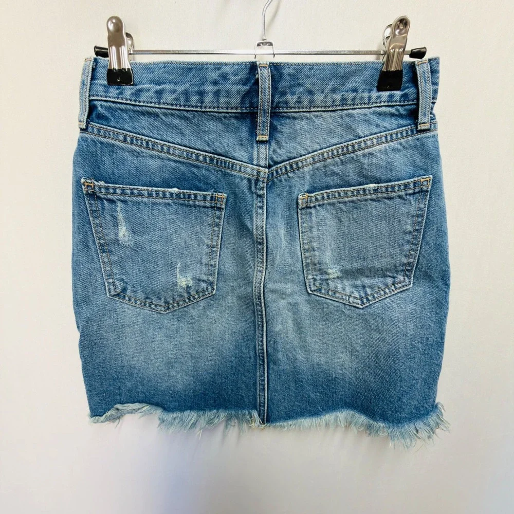 Gap 1969 Womens Distressed‎ Denim Mini Skirt Medium Wash Raw Hem 24R Cotton - Picture 3 of 8